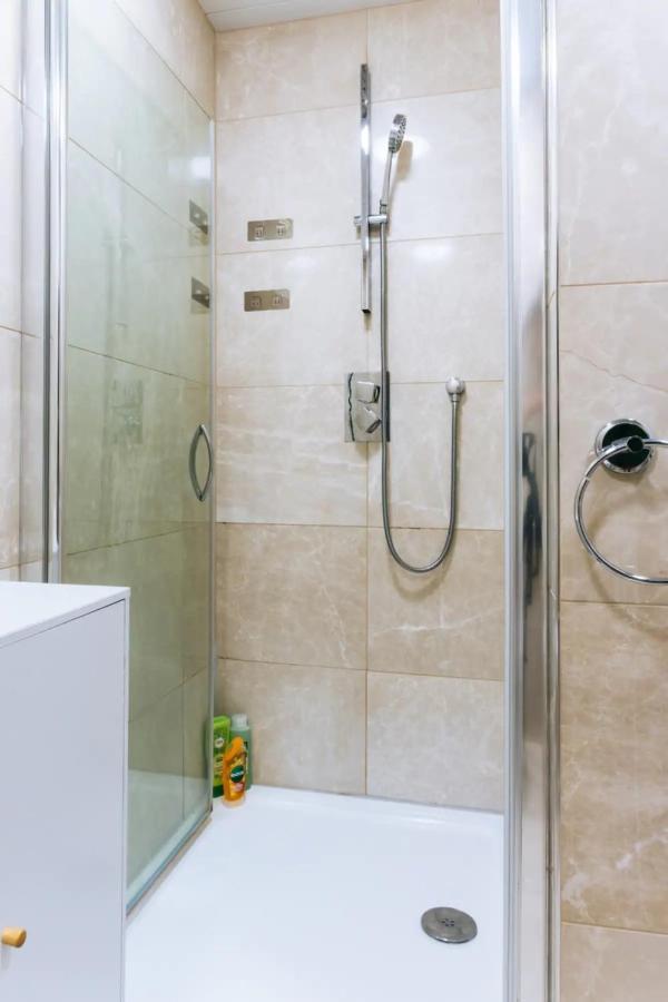Homely 3 Bedroom In The Heart Of Central EDI Exteriér fotografie